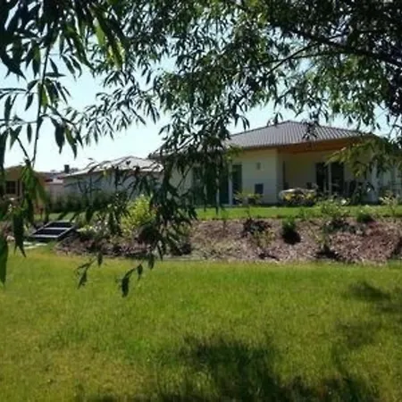 Ferienhaus In Mit Grosser Terrasse